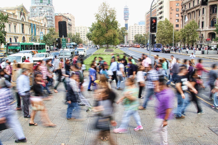 Mujeres vs hombres: ¿Quién ahorra más en Chile?